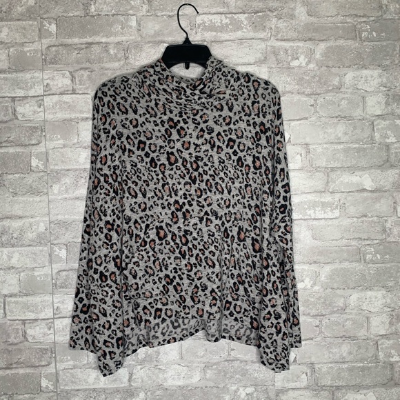Sundry Tops - 🐆 Sundry 🐆 Print Hoodie So Soft!